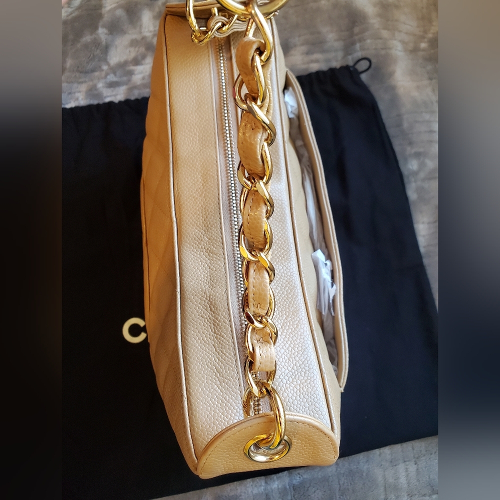 Chanel Timeless Quilted CC Caviar leather shoulder bag - Picture 13 of 16